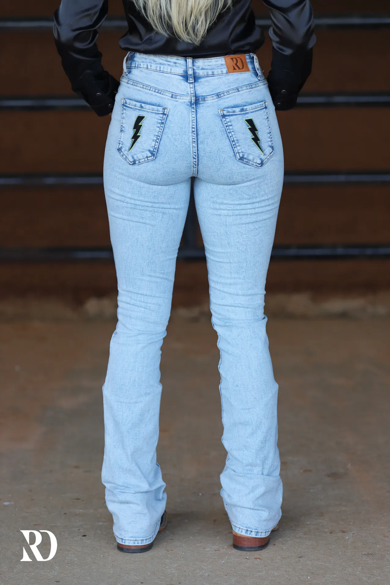 FLASH LIGHT WASH BOOTCUT JEANS